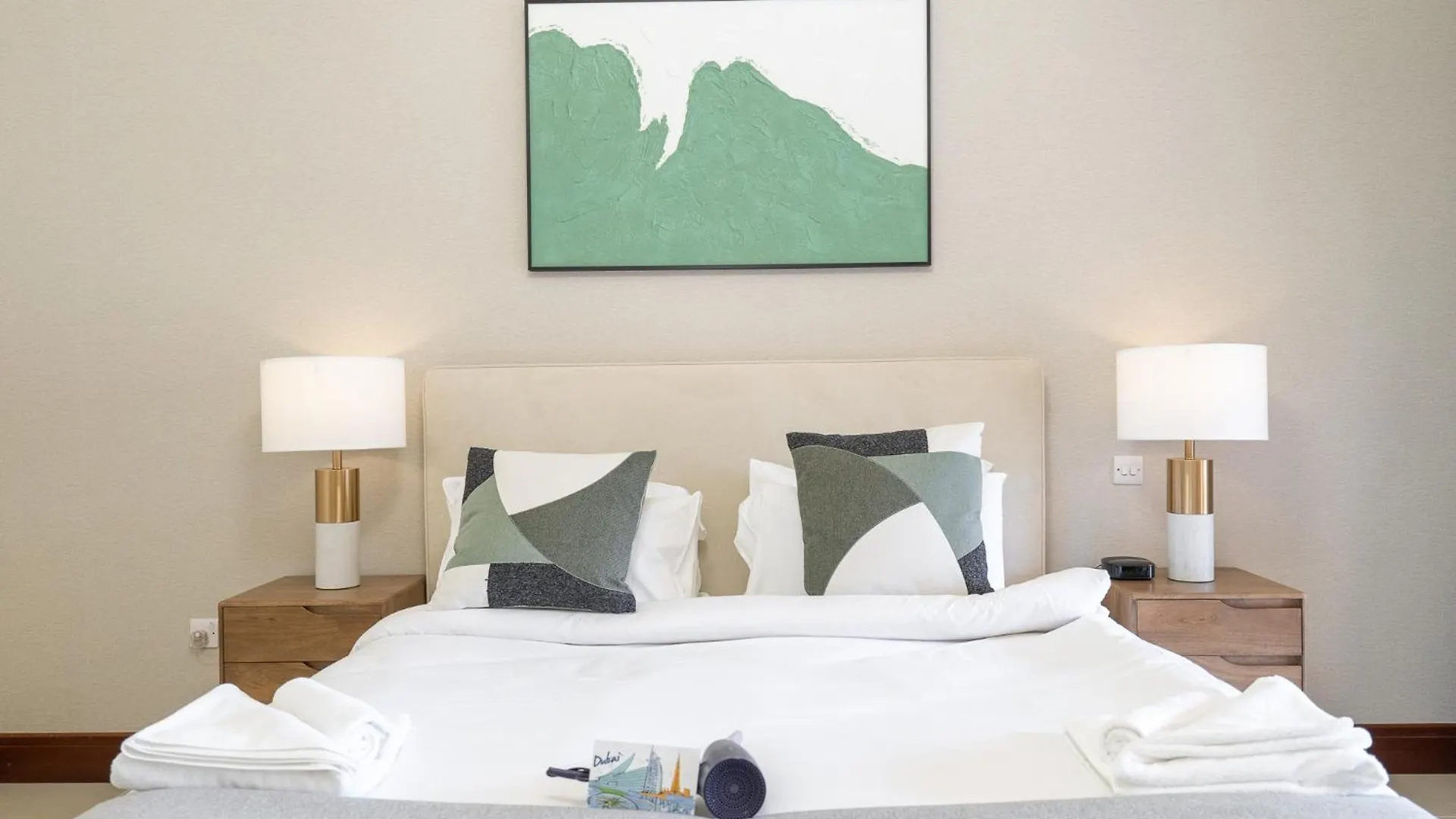 A Phenomenal Apartment In Golden Mile 6 Great For 5 Дубай