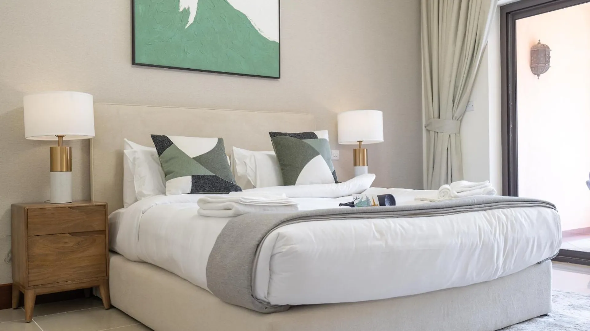 A Phenomenal Apartment In Golden Mile 6 Great For 5 Дубай