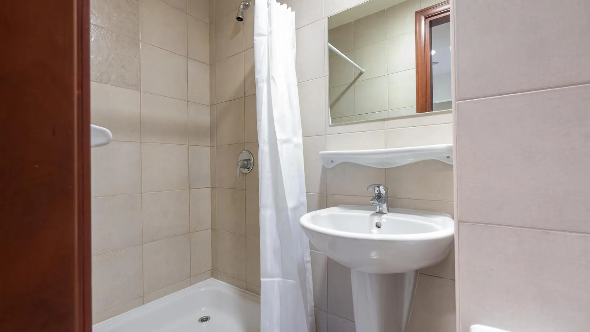 A Phenomenal Apartment In Golden Mile 6 Great For 5 Дубай 0*,  ОАЭ