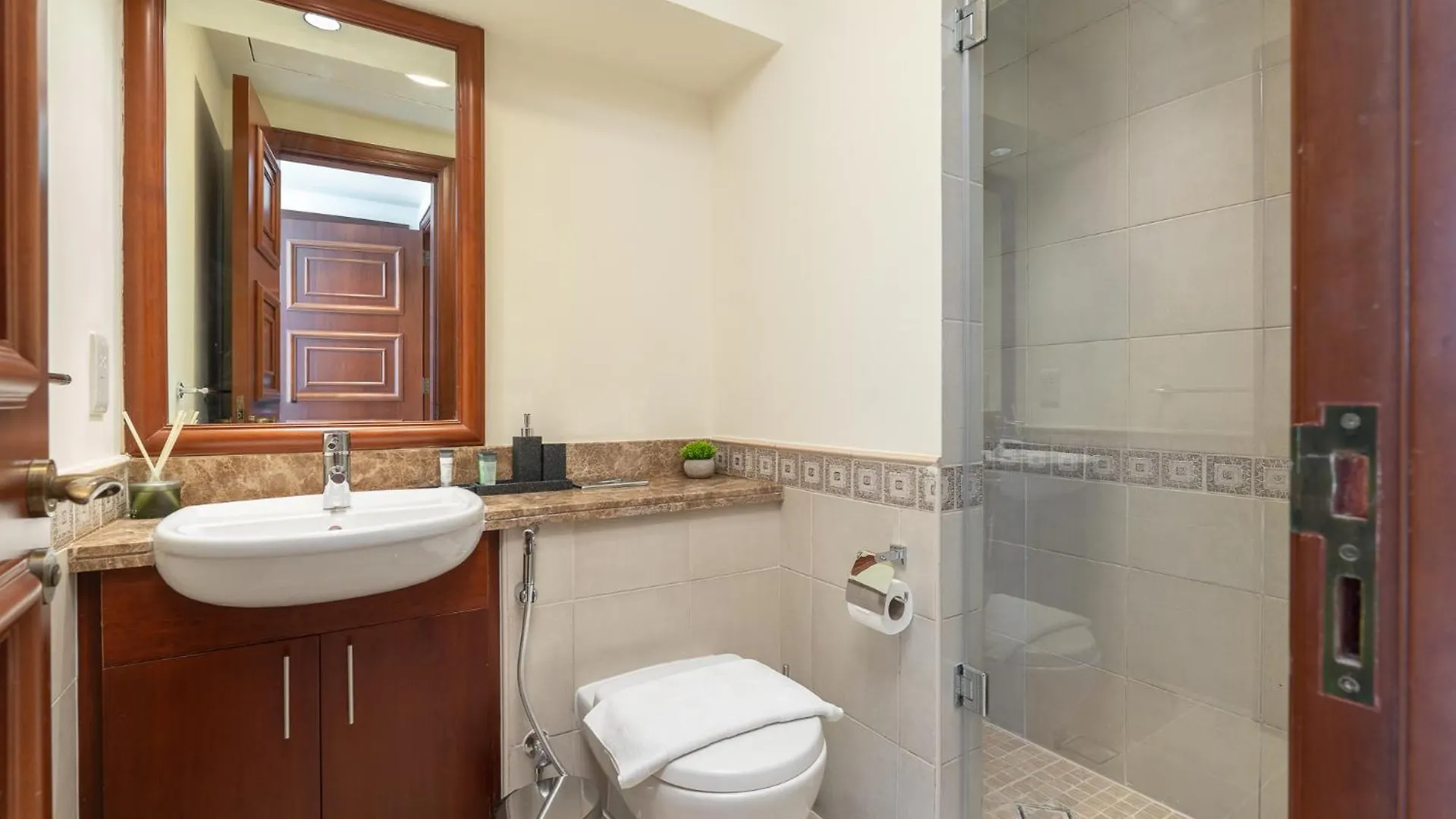 A Phenomenal Apartment In Golden Mile 6 Great For 5 Dubai