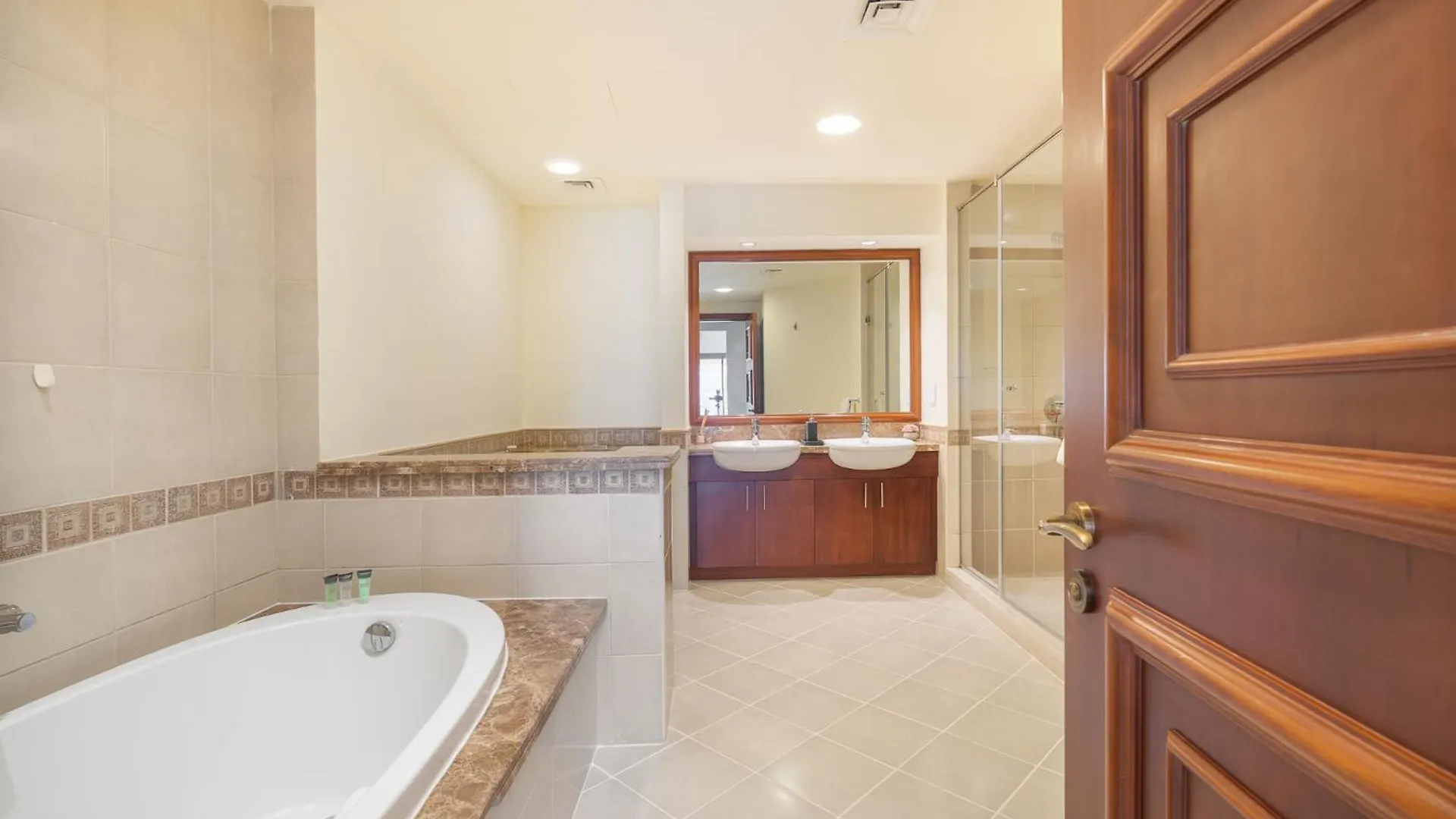 A Phenomenal Apartment In Golden Mile 6 Great For 5 Dubai United Arab Emirates