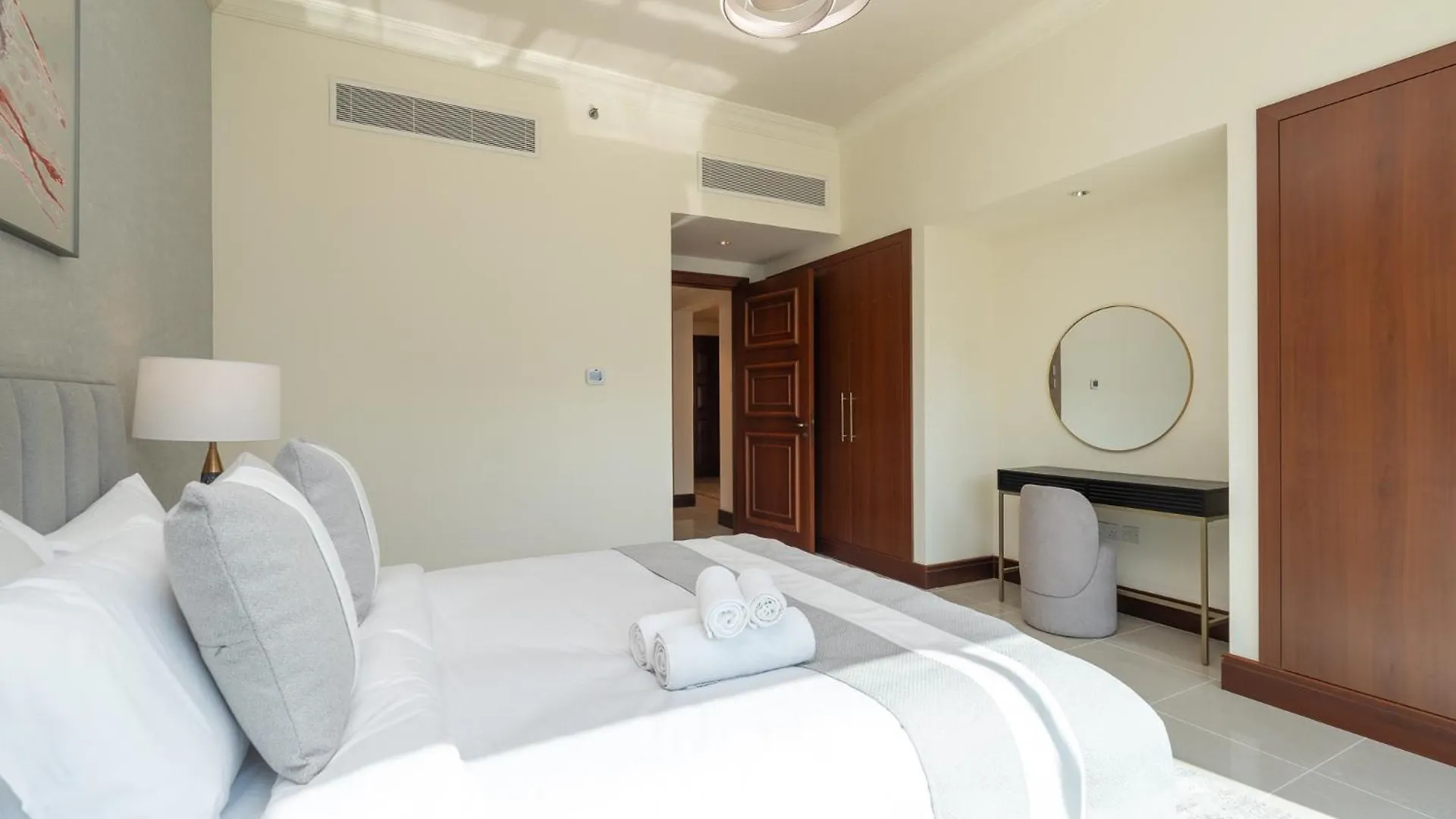 A Phenomenal Apartment In Golden Mile 6 Great For 5 Dubai