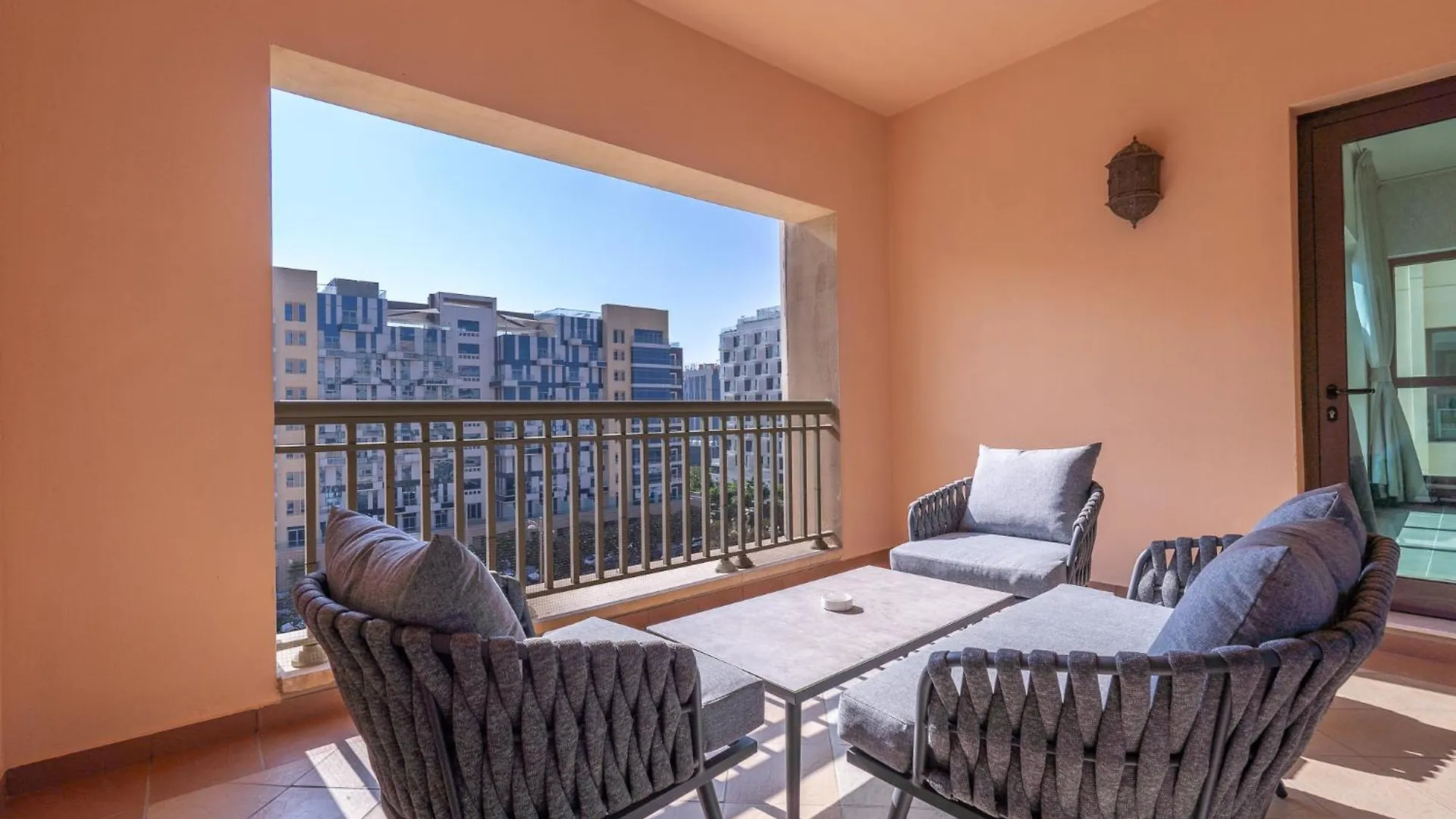 A Phenomenal Apartment In Golden Mile 6 Great For 5 Dubai